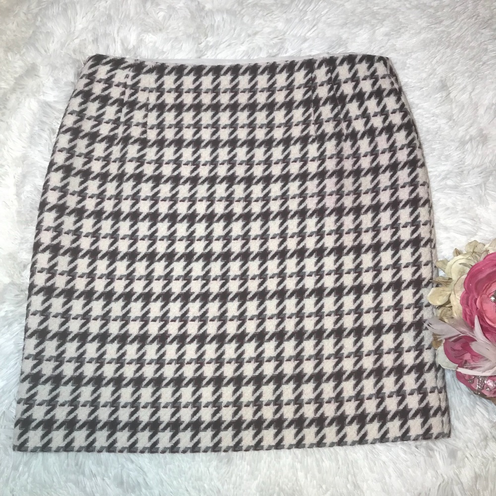 White House Black Market houndstooth skirt
